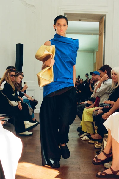 Look 28